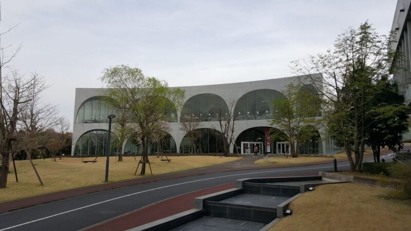 多摩美術大学・八王子図書館の外壁