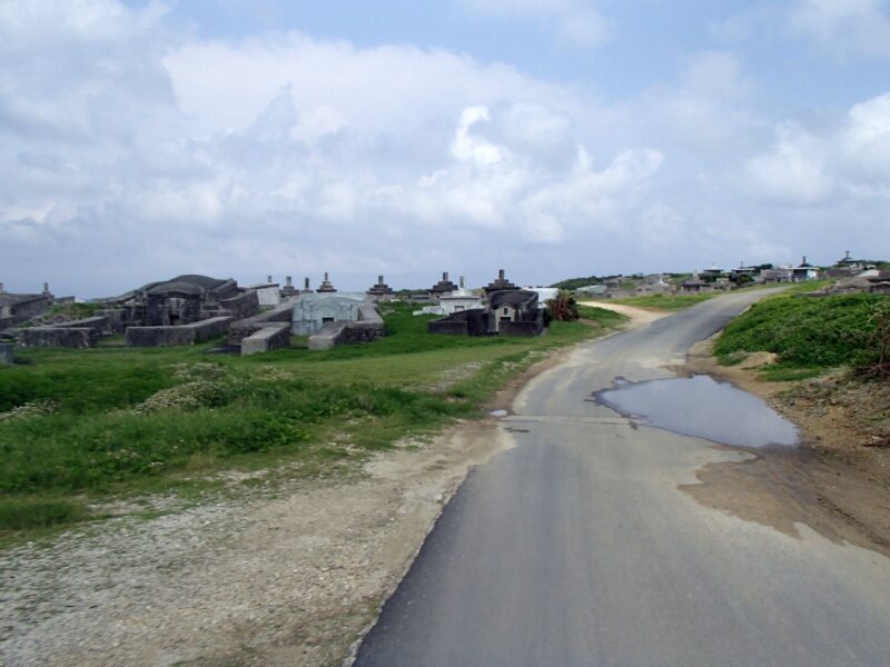 与那国島の浦野墓地