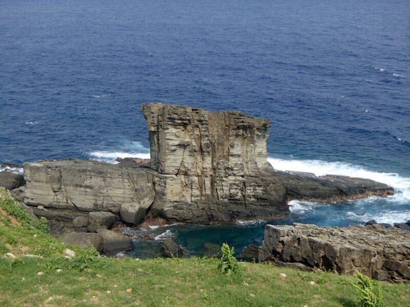 与那国島の軍艦岩