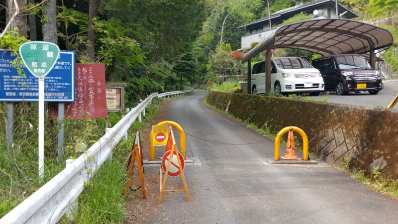 入山峠のゲート