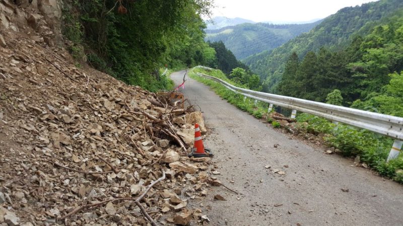 入山峠の崩落個所