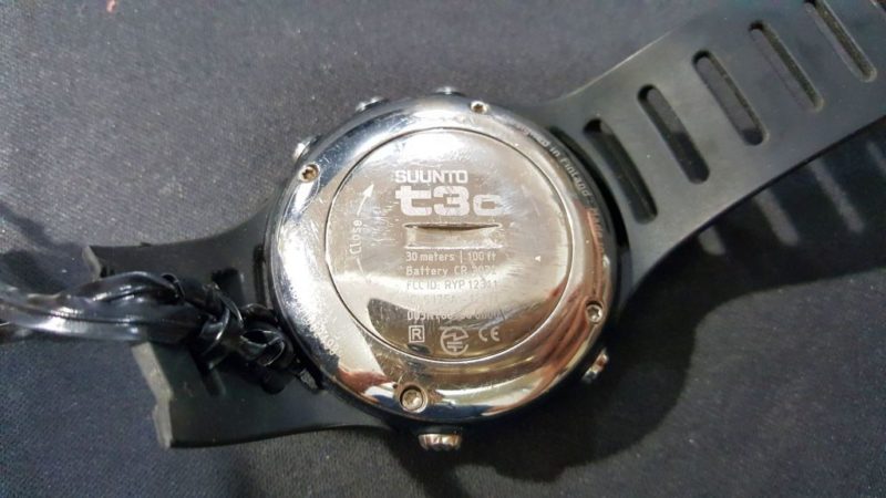 SUUNTO t3dの裏蓋