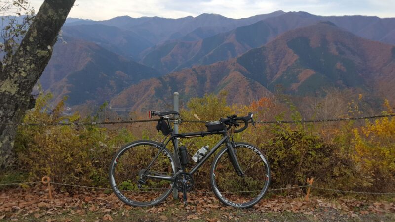 紅葉の奥多摩とロードバイク