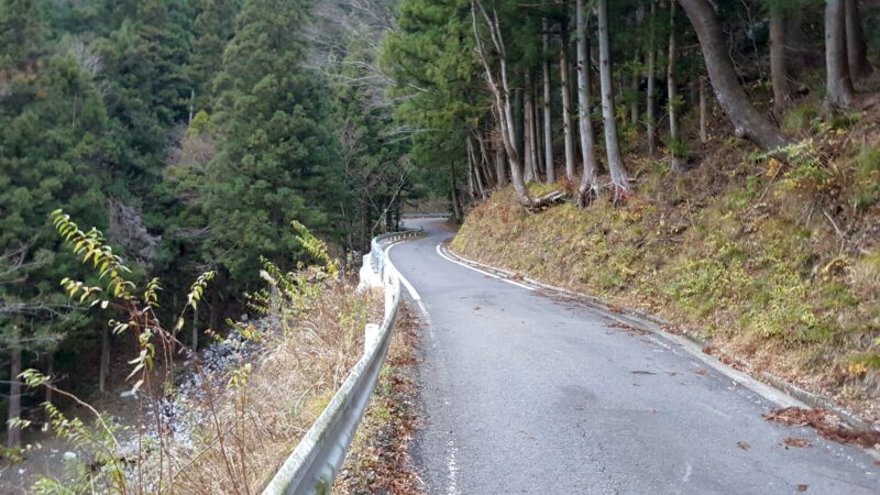 馬坂トンネルの峠道