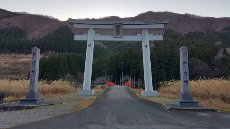 上大須ダムの大鳥居