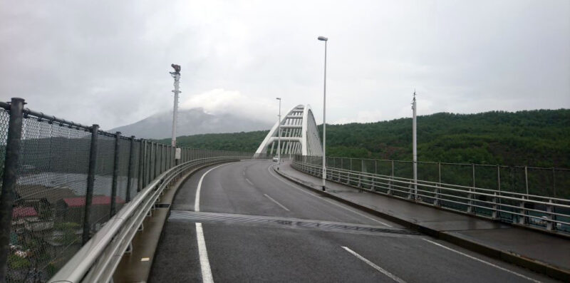 桜島に向かう橋