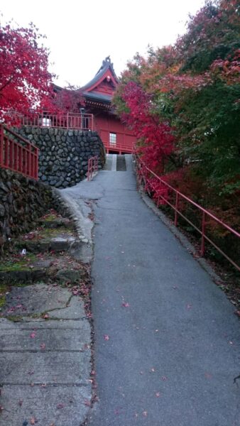 御岳山、神社前の激坂