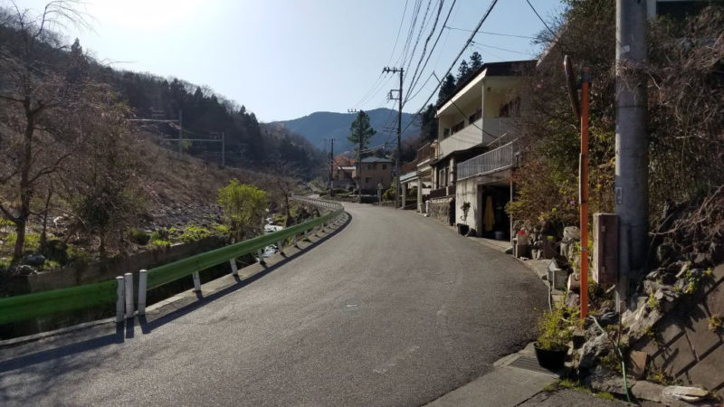 旧甲州街道、小仏峠への道